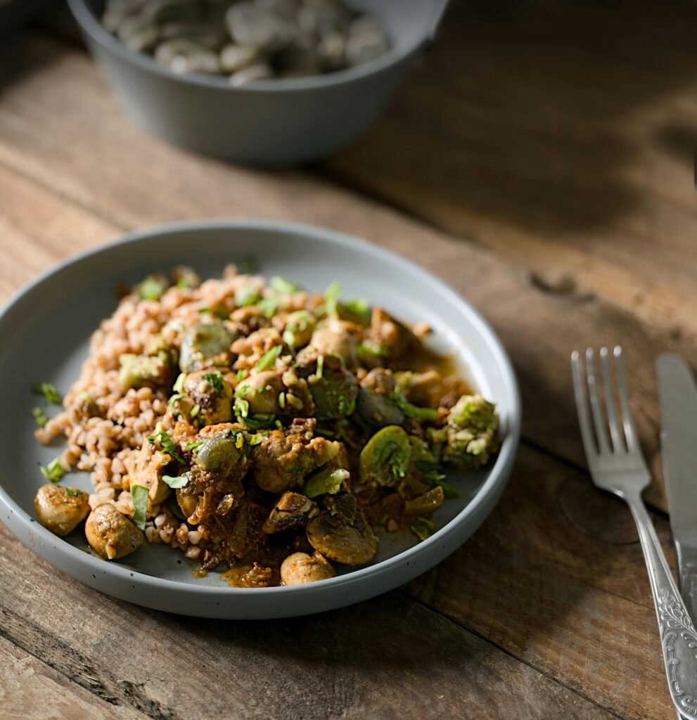 un plato de comida en una mesa - nutricion fitness